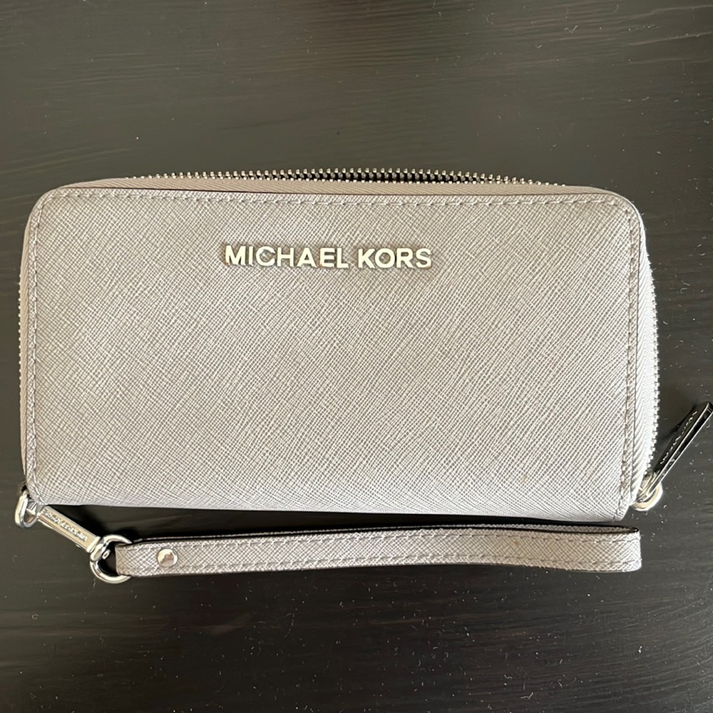 Gray wristlet - EUC